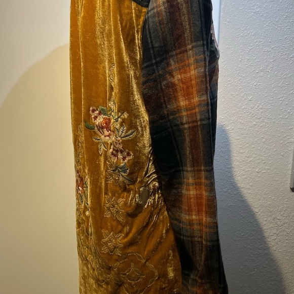 Plaid velvet back embroidered blouse nwt by Paparazzi - Picture 15 of 16